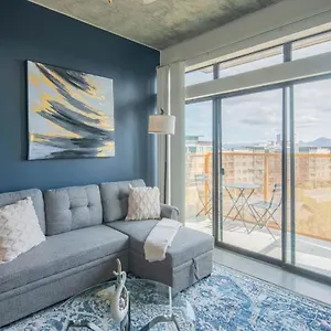 Striking 2bd - Cdt- Gym, Pool, Parking - Sleep8 Phoenix